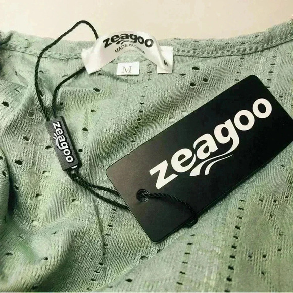 Sage green short sleeve embroidered contrast tan VNeck textured top size medium - Picture 11 of 12